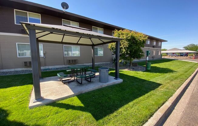 1 bed, 1 bath, 566 sqft, $1,015, Unit 02