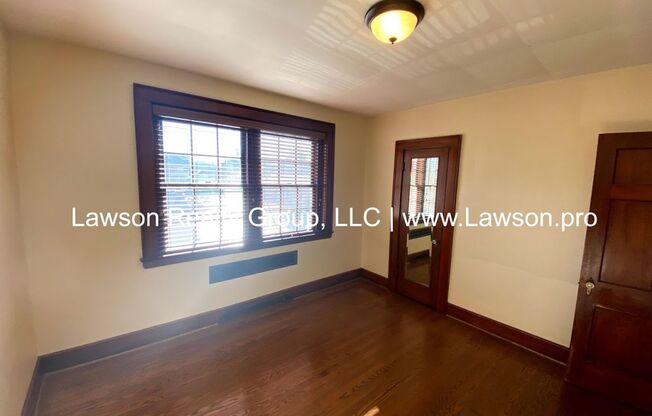 2 beds, 1 bath, 900 sqft, $1,275, Unit BensonFranklin - 04