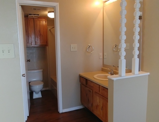 2 beds, 2 baths, 943 sqft, $855, Unit 1510
