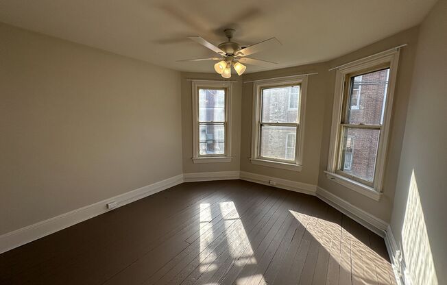 2 beds, 1 bath, 900 sqft, $1,100, Unit 136 S. 4th St. - 2