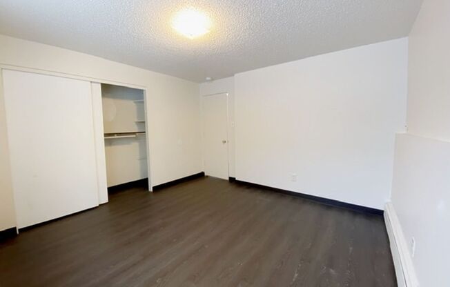1 bed, 1 bath, $1,095, Unit B