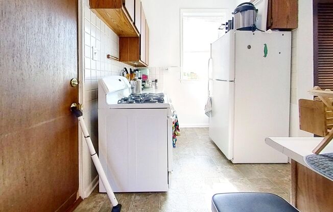 1 bed, 1 bath, 815 sqft, $2,200, Unit 1313 1A