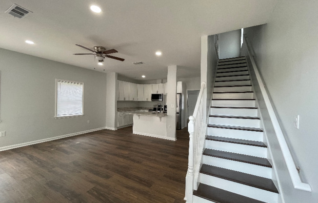 804 BENDER ST