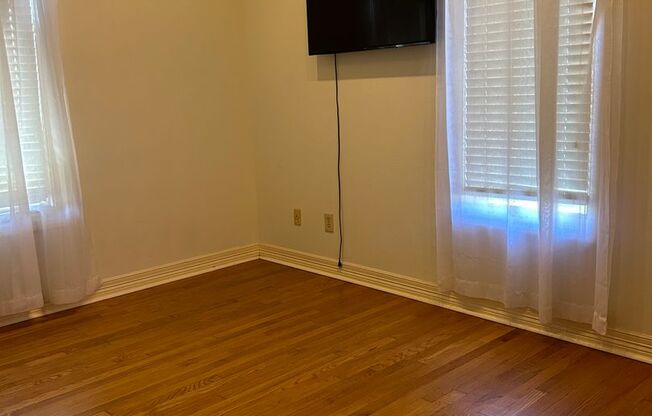 1 bed, 1 bath, $1,225