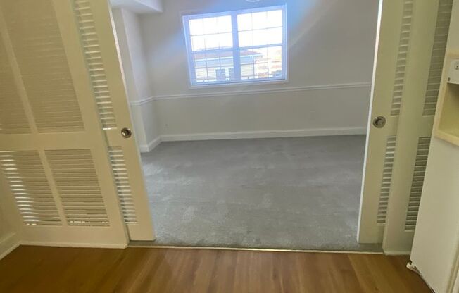 2 beds, 1 bath, 863 sqft, $1,900, Unit 5335 #3