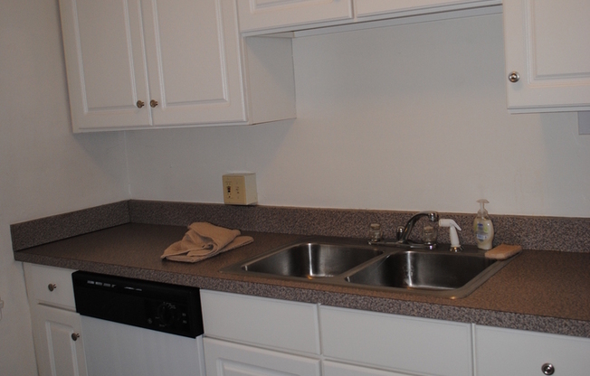2 beds, 1 bath, 1,050 sqft, $1,695, Unit 01