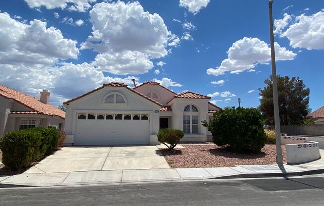 Beautiful 3 bed/2 bath home located in Henderson.