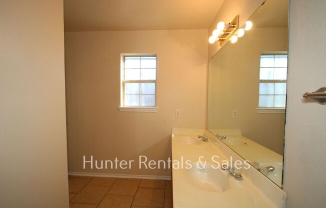 3 beds, 2 baths, $1,295