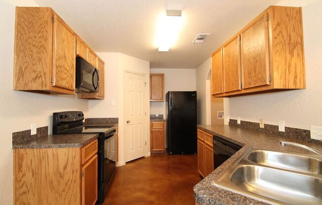 3 beds, 2 baths, $1,225, Unit Unit A