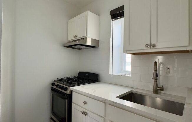 Studio, 1 bath, $700, Unit B2