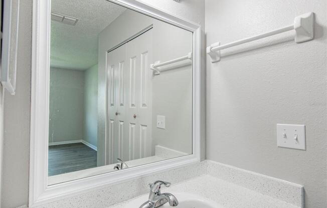 2 beds, 2 baths, 864 sqft, $1,400