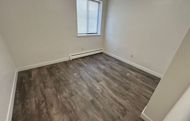 2 beds, 1 bath, $1,325, Unit 108