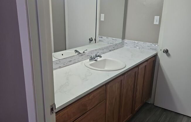 2 beds, 1.5 baths, 1,150 sqft, $995, Unit J01