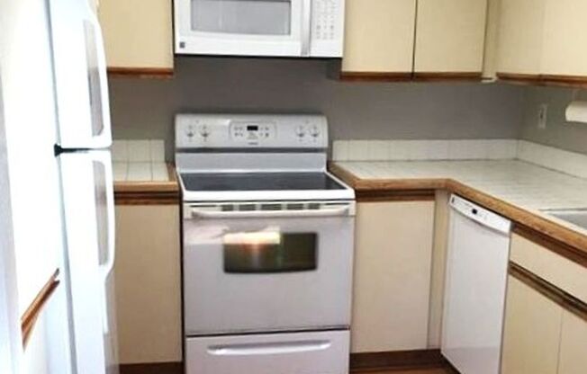 2bed/1bath w/ 1 car garage in the heart of Mission Viejo