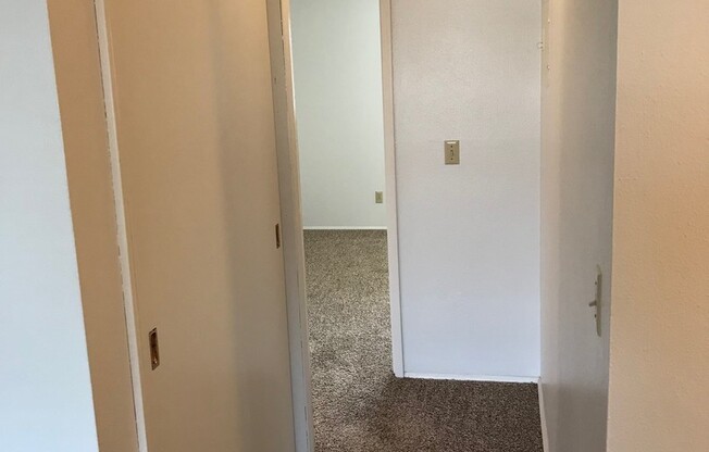 1 bed, 1 bath, 700 sqft, $1,225, Unit 30