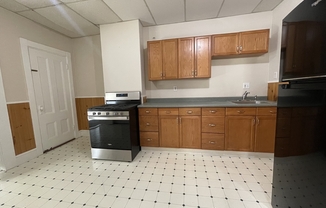 2 beds, 1 bath, 1,300 sqft, $2,400, Unit 2