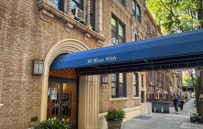 30 W 90 ST