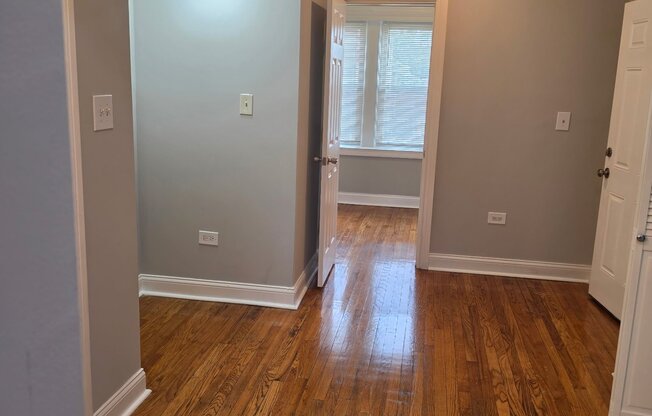 1142 W 84 ST