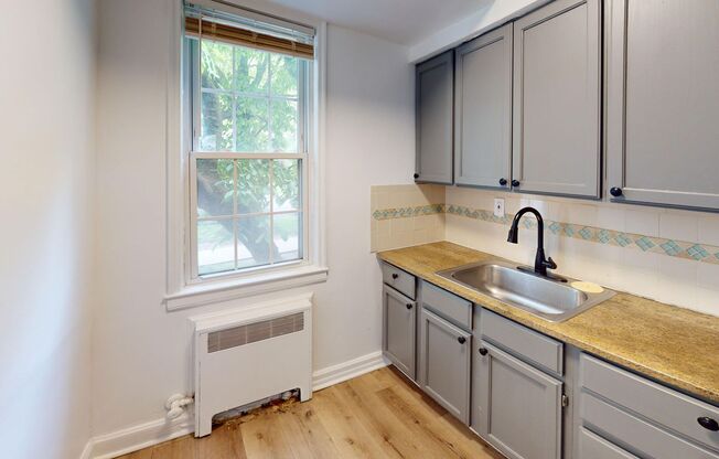 Lakemore Apartments