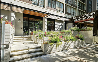 230 East ONTARIO Street