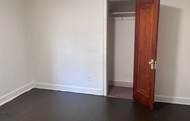 Spacious 1BR Apartment With a Security Deposit Program