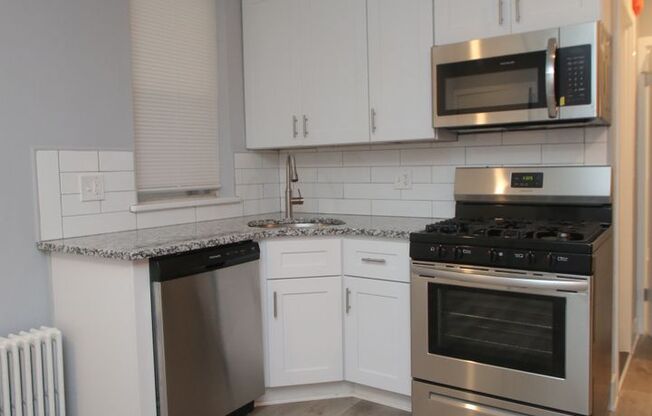 1 bed, 1 bath, 400 sqft, $1,250, Unit 1st Fl Rear