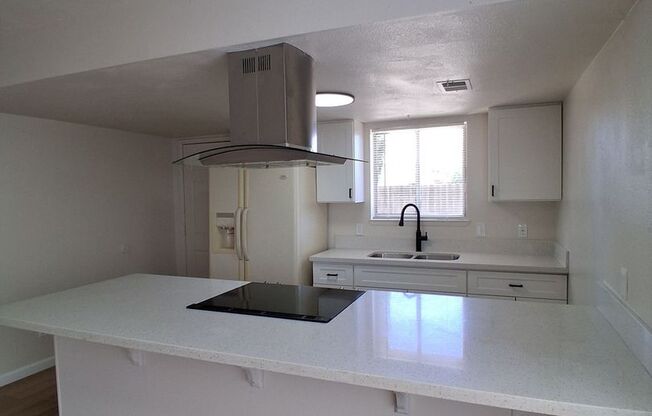 546/550 E Polk St