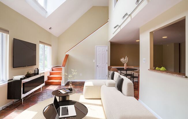 Beautiful Three Bedroom in Washington Square West