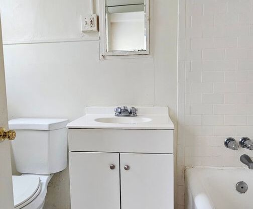 Studio, 1 bath, 240 sqft, $1,050, Unit 111A