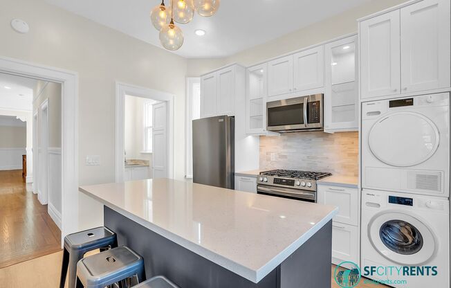 Mission Dolores: Top Floor 3 or 4 Bedroom Remodeled Flat w/ Views + Bonus Room + Shared Yard