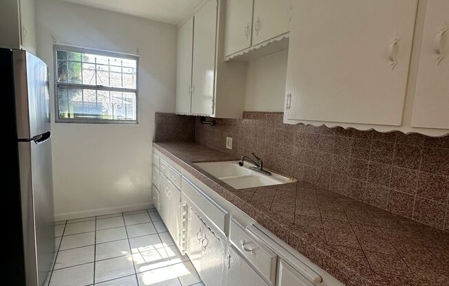 917 Centinela Ave