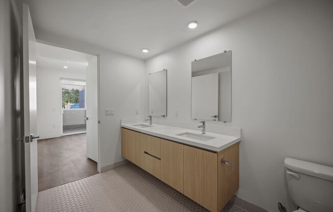 3 beds, 3 baths, 938 sqft, $4,715, Unit PH10