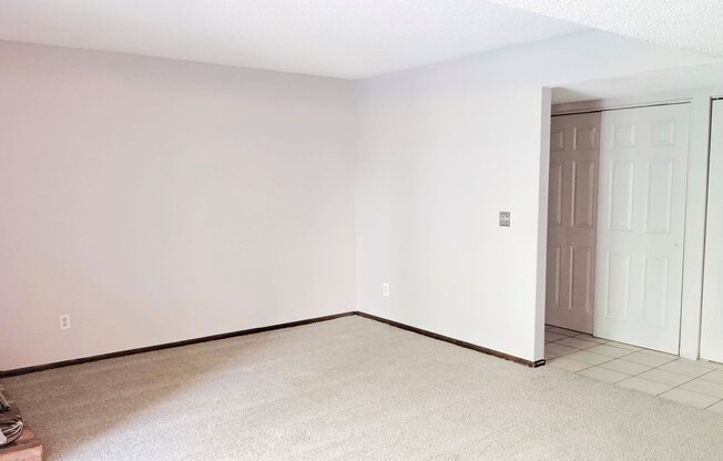 1 Bedroom Condo (Available Immediately)