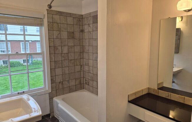 1 bed, 1 bath, 691 sqft, $1,410, Unit 60