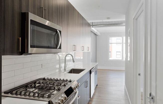 2 beds, 1 bath, 664 sqft, $2,300, Unit 210