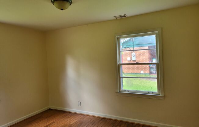 3 beds, 1 bath, $1,300