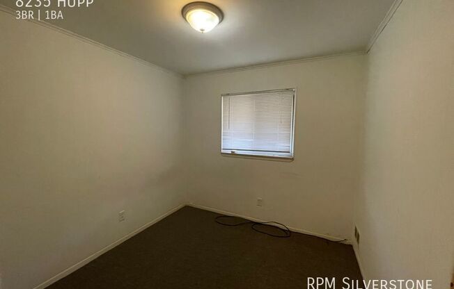 3 beds, 1 bath, 950 sqft, $1,200