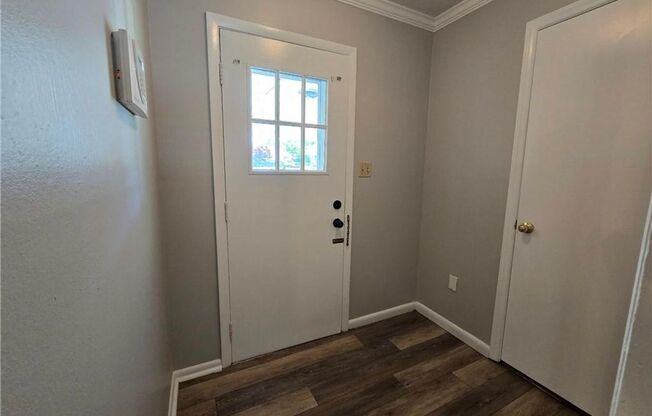 3 Bedroom, 2 Bath Home off Yadkin Rd. So close to Ft Bragg, Shopping & Dining!
