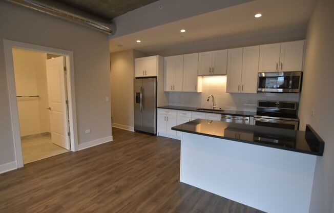 1 bed, 1 bath, 642 sqft, $3,300, Unit 3833-315