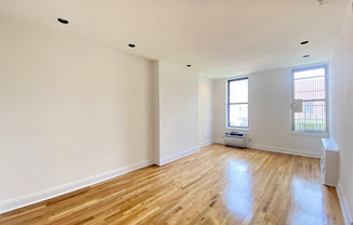 48 W 68th St