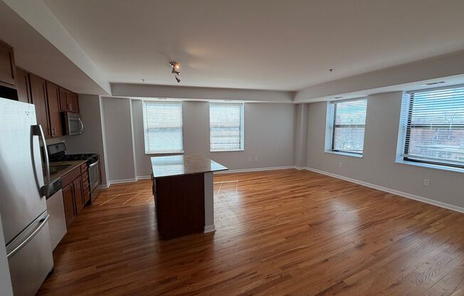 2 beds, 1 bath, 1,000 sqft, $2,200, Unit 204
