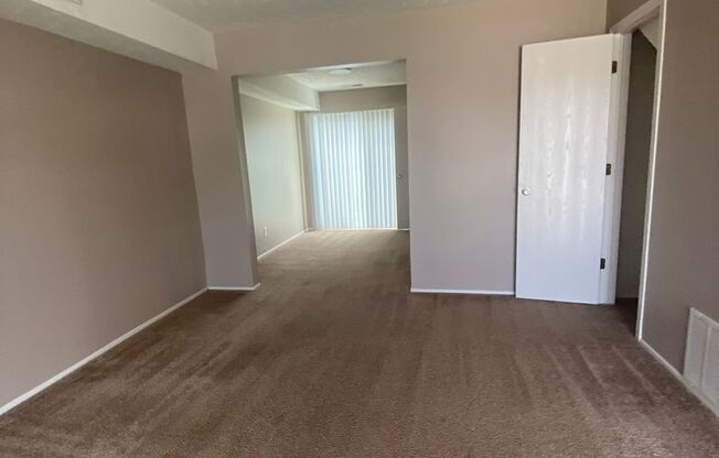 2 beds, 1 bath, 869 sqft, $1,139, Unit 12746T