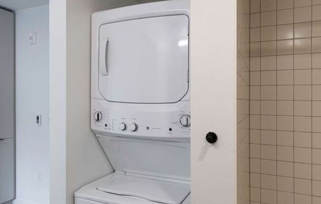 Studio, 1 bath, 304 sqft, $1,617, Unit 313