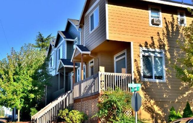 Bright Beaverton Townhome with Spacious Living Areas, Decorative Fireplace & Functional Kitchen