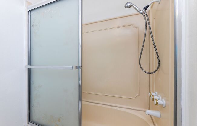1 bed, 2 baths, $2,695