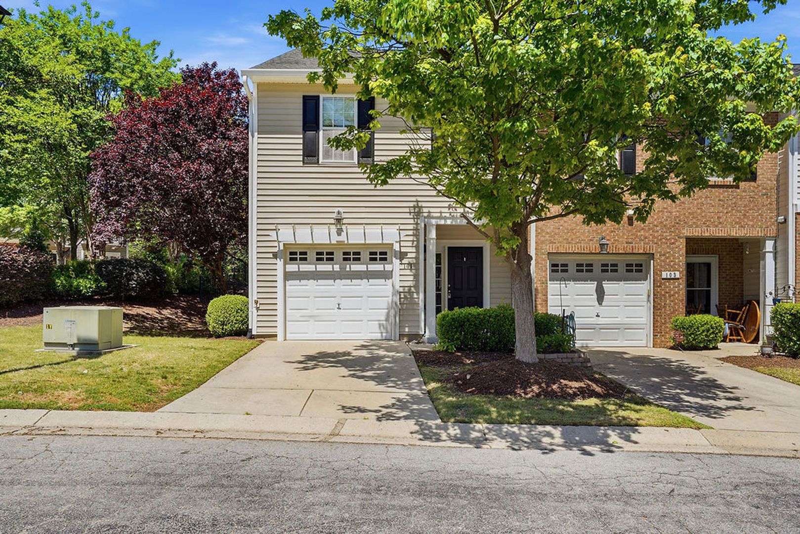 Beautiful  3 bedroom Townhome Living in Apex, NC