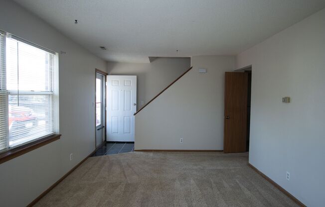 2 beds, 1.5 baths, $950, Unit 1222 Spurgeon Ct