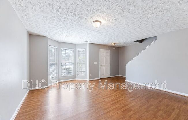 5607 STRATHMOOR MNR CIR