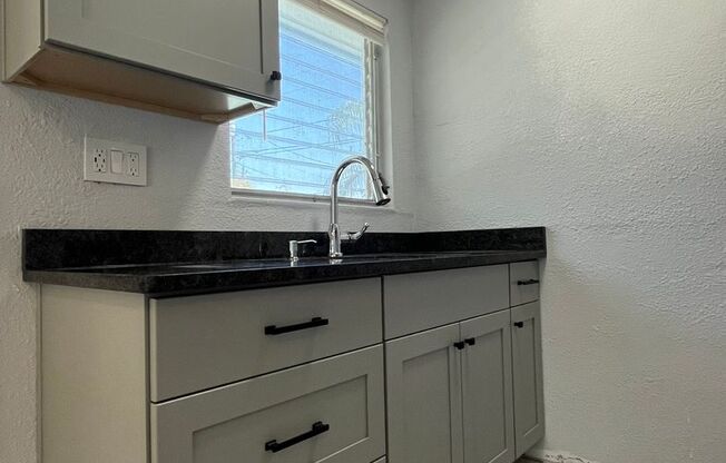 50 W Boyer St