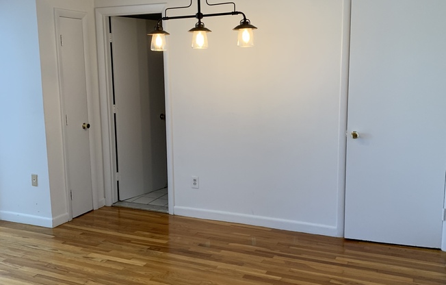 1 bed, 1 bath, $2,800, Unit 23